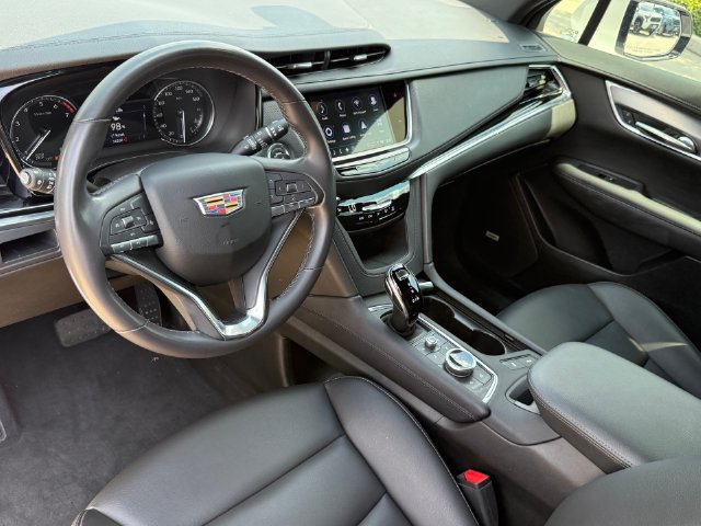 Used 2024 Cadillac XT6 Luxury w/ LPO, Floor Liner Package FWD image 11