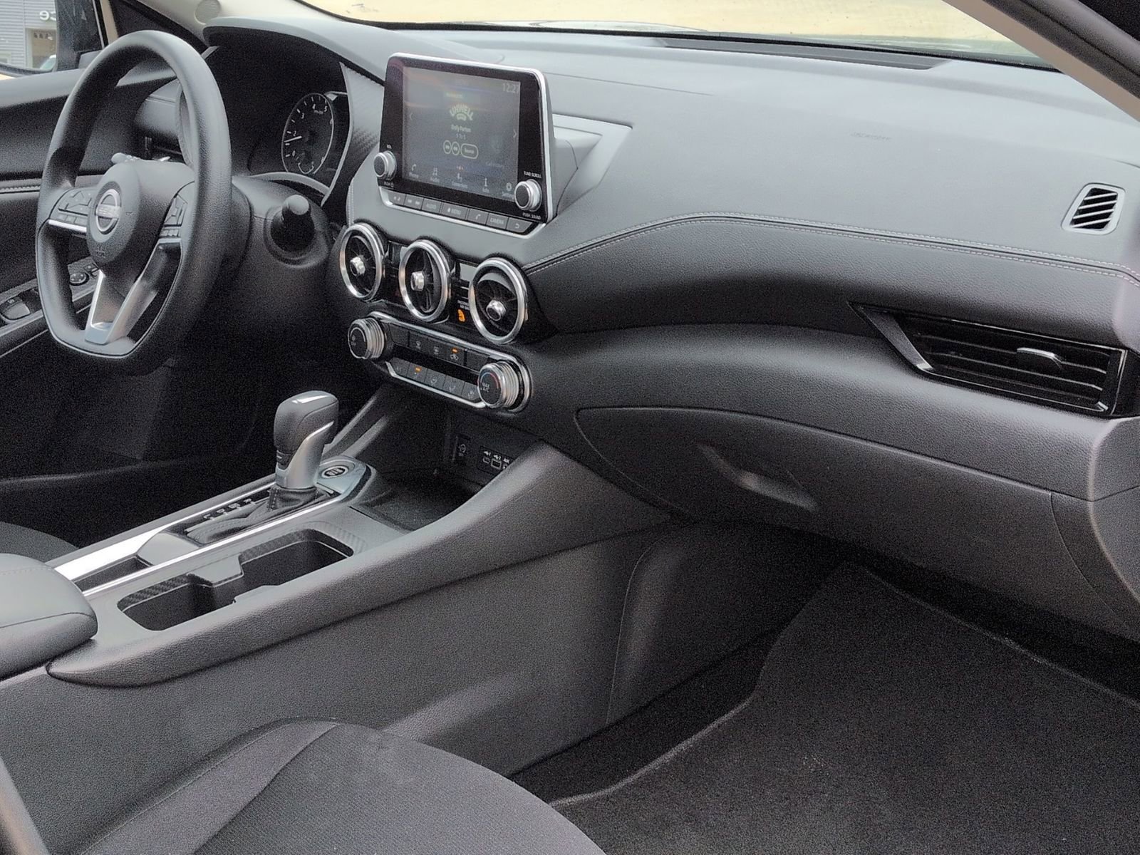 Certified 2025 Nissan Sentra SV image 32