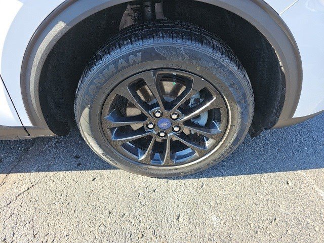 Used 2020 Ford Escape SE Sport image 10