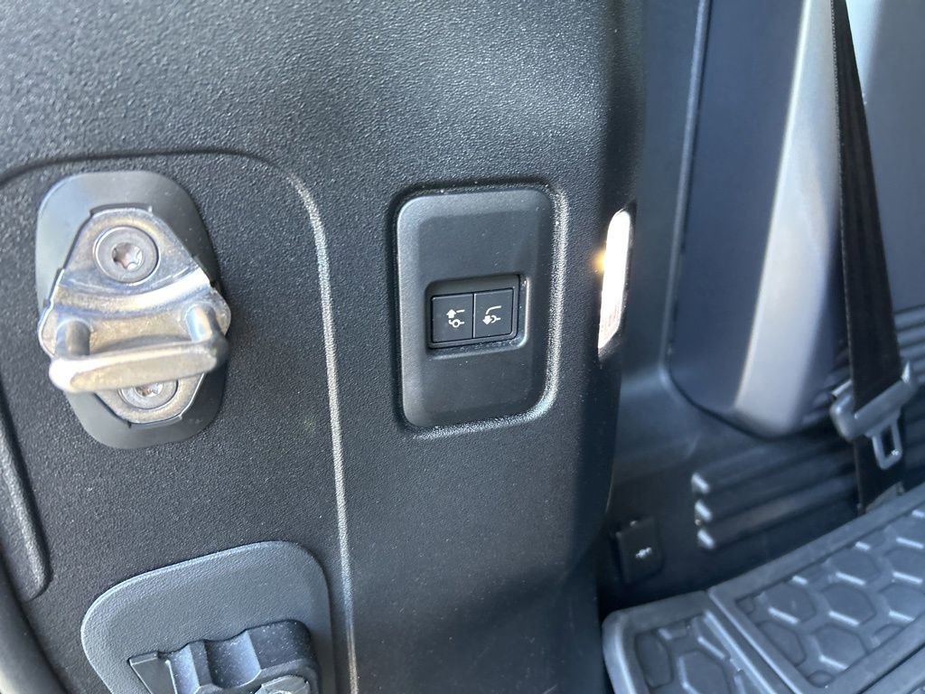 Used 2023 Land Rover Defender 110 X-Dynamic SE image 48