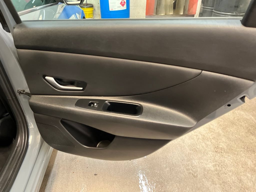 Used 2023 Hyundai Elantra Limited w/ Cargo Package FWD image 28
