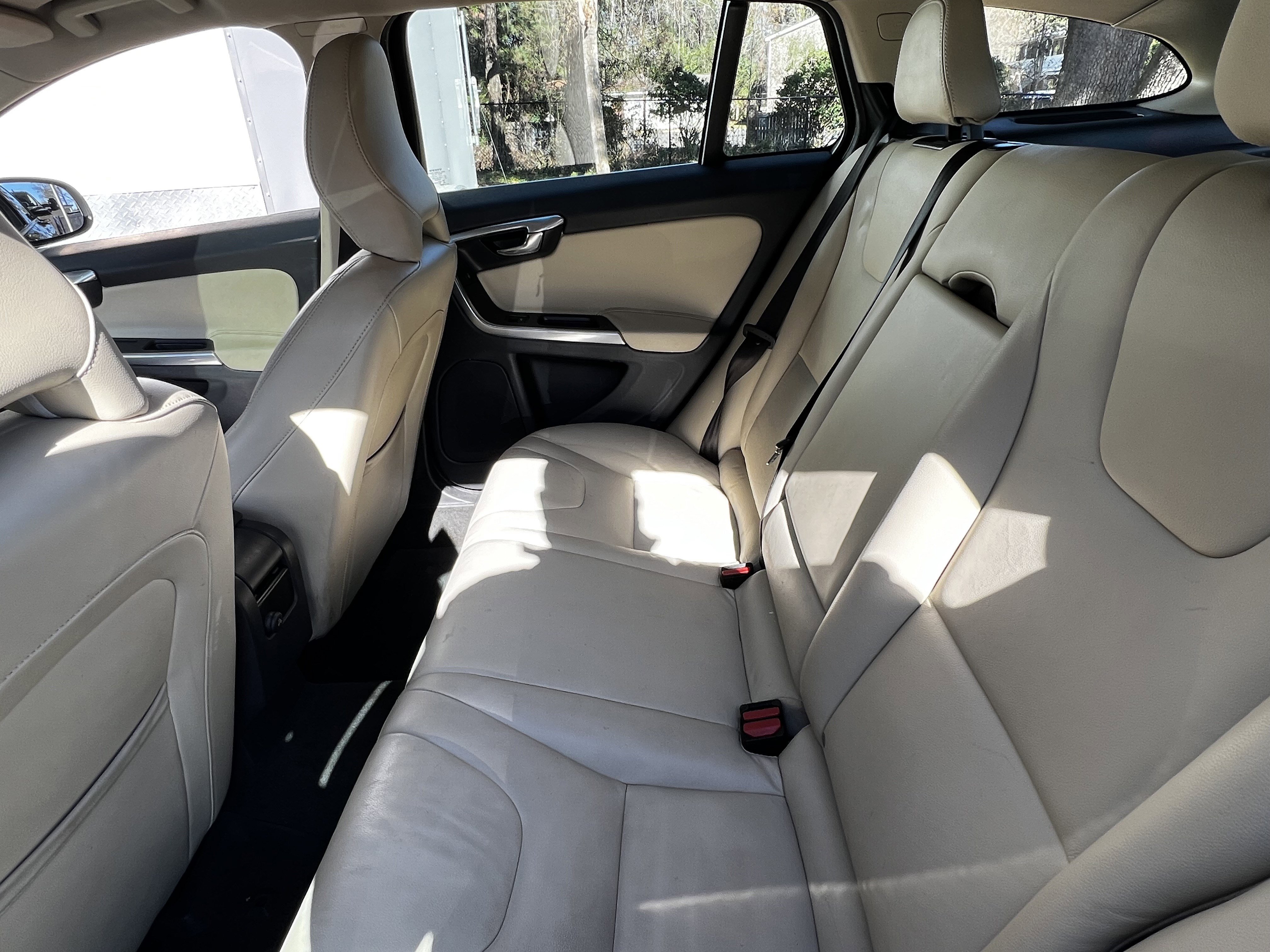 Used 2016 Volvo V60 T5 Premier w/ Convenience Package image 32