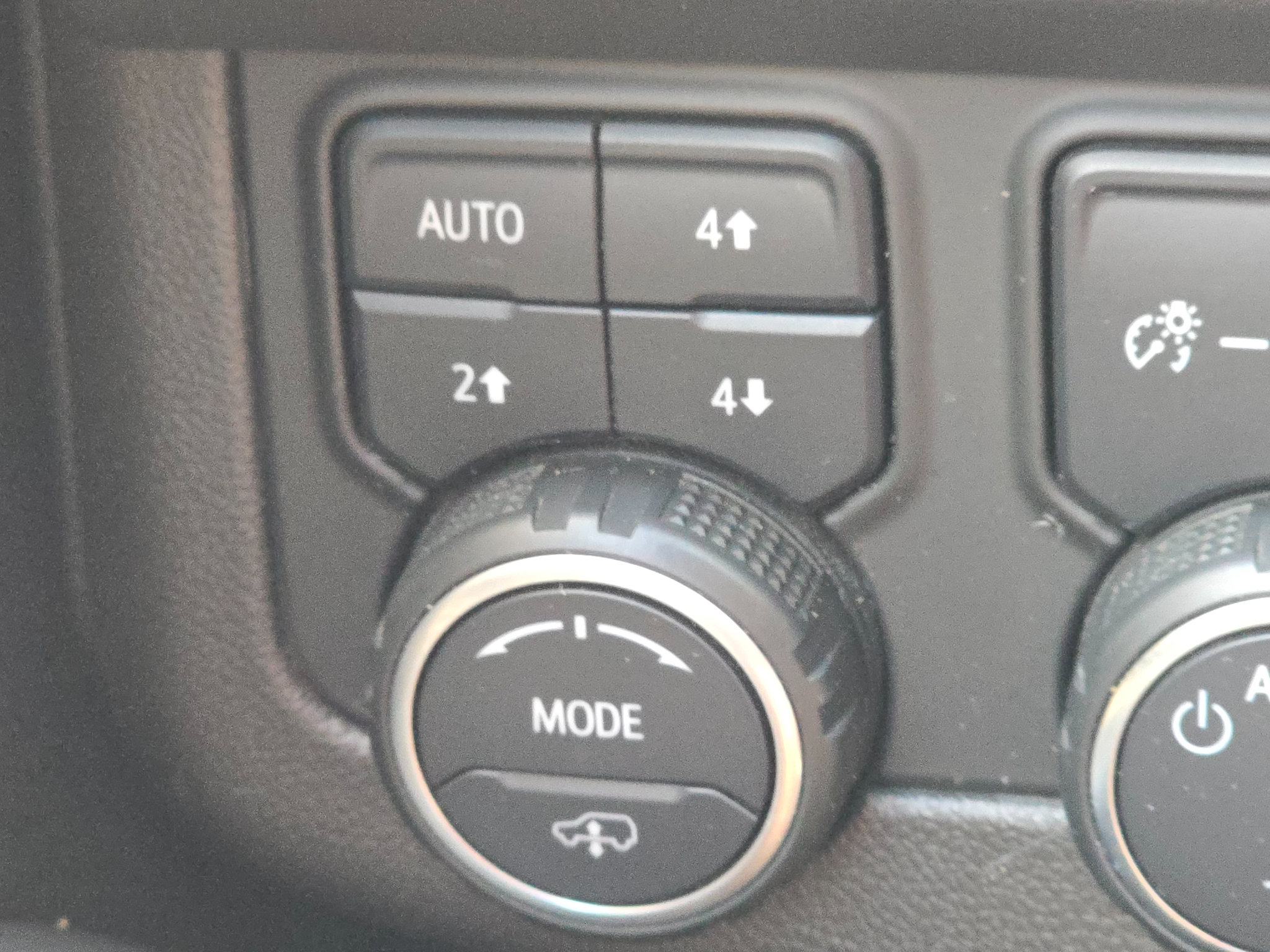 Used 2022 Chevrolet Tahoe Z71 w/ Z71 Off-Road Package AWD/4WD image 23