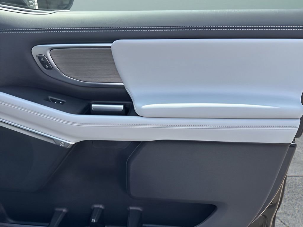 Used 2025 Ford Expedition Platinum w/ Driver's Package image 50