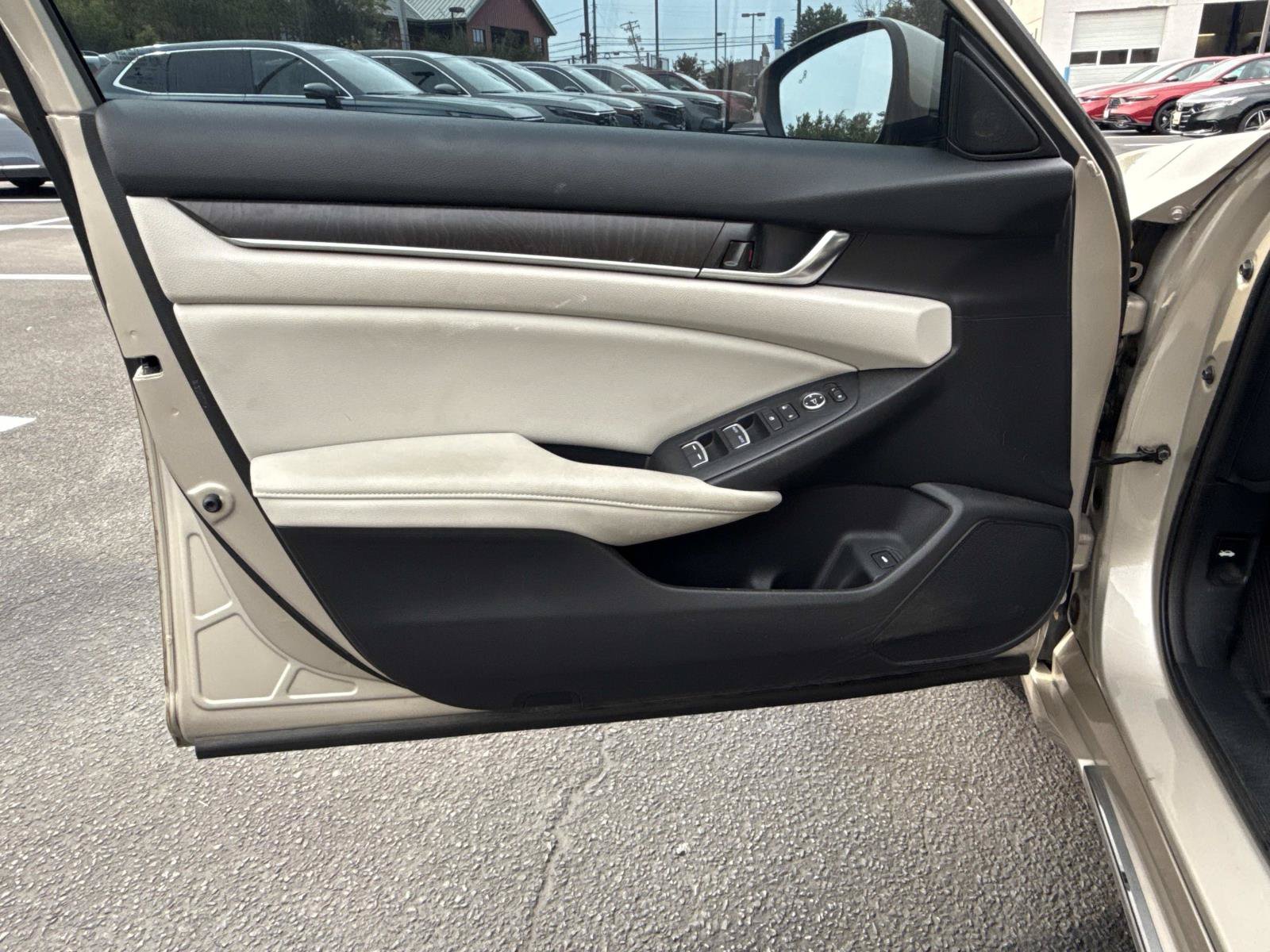Certified 2018 Honda Accord EX image 17