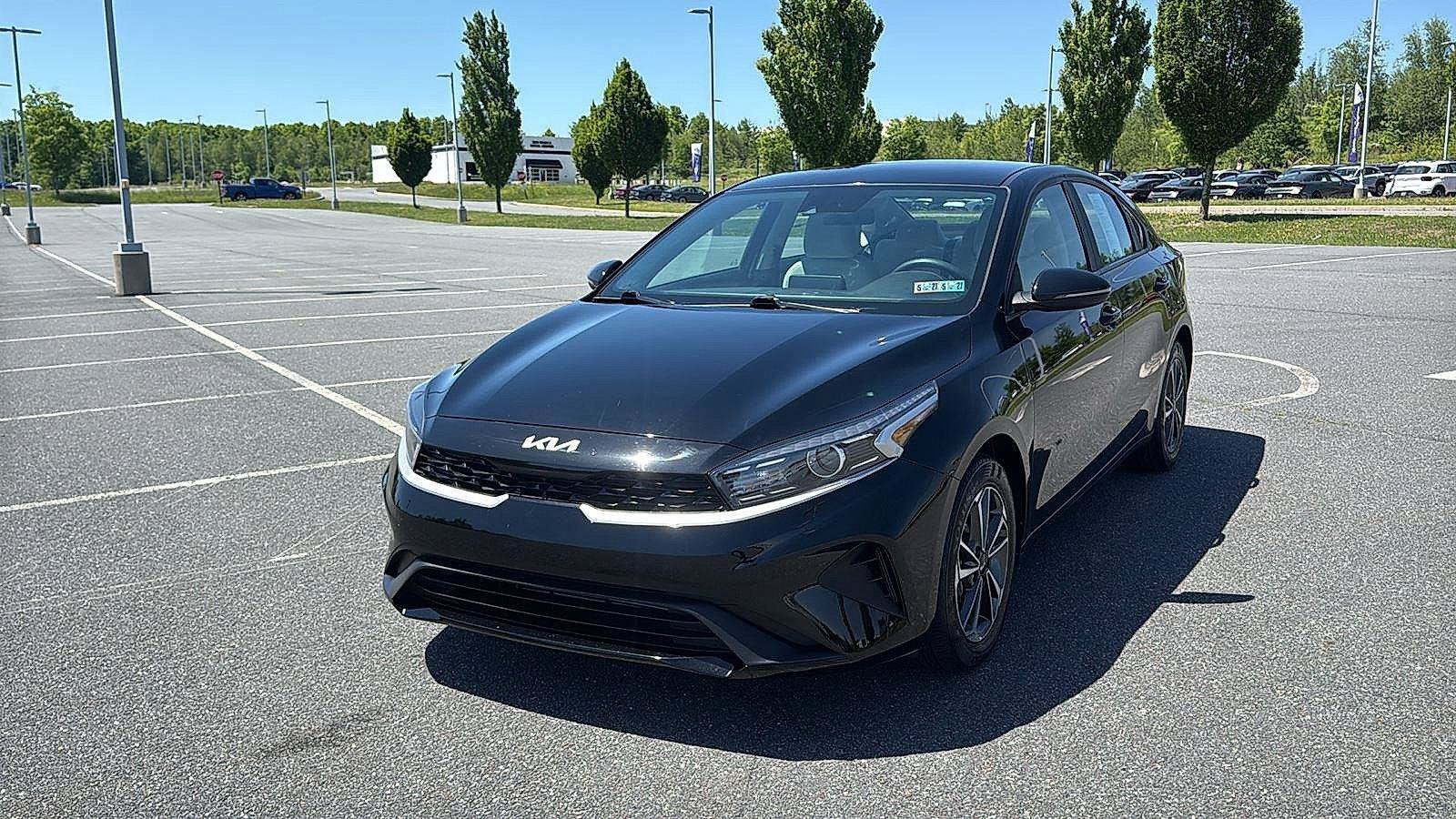 Used 2023 Kia Forte LXS w/ LXS Technology Package FWD image 11