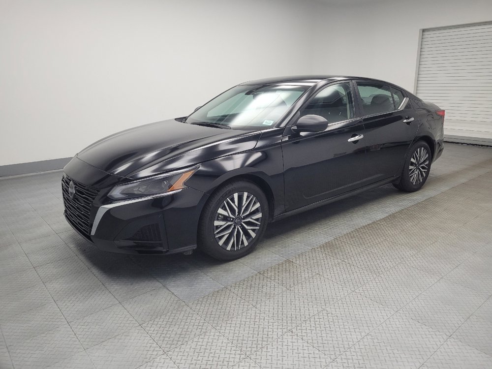 Used 2024 Nissan Altima 2.5 SV image 2