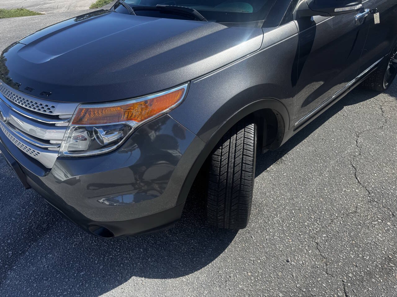 Used 2015 Ford Explorer XLT w/ Equipment Group 202A AWD/4WD image 3