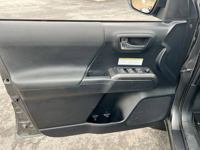 Used 2019 Toyota Tacoma TRD Off-Road w/ Technology Package AWD/4WD image 21
