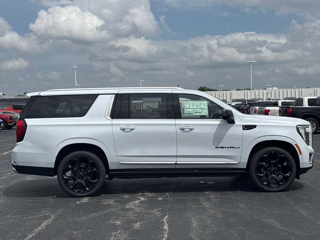 New 2026 GMC Yukon XL Denali w/ Denali Reserve Package AWD/4WD image 7