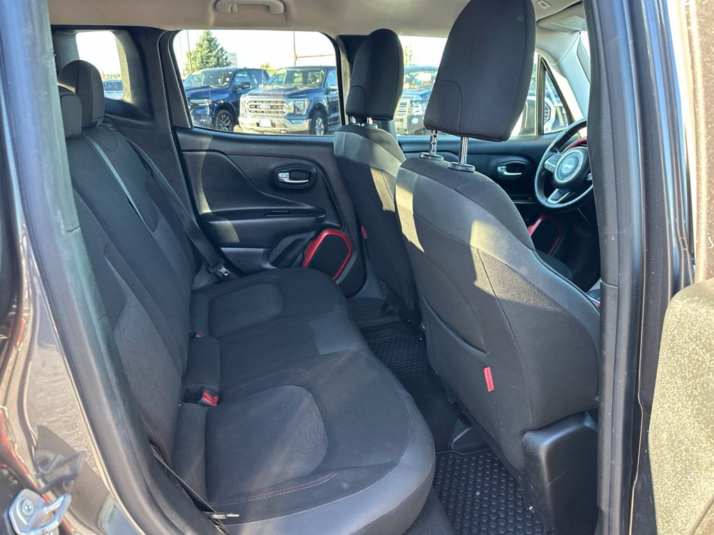 Used 2019 Jeep Renegade Trailhawk w/ Cold Weather Group II AWD/4WD image 18