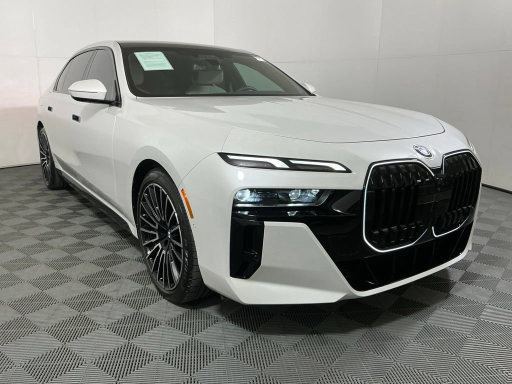 Certified 2025 BMW 760i xDrive w/ Luxury Rear Seating Package AWD/4WD image 4