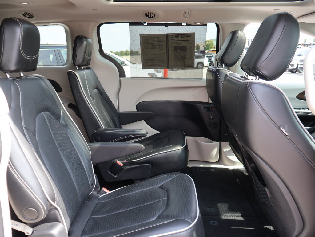Used 2022 Chrysler Pacifica Limited FWD image 10