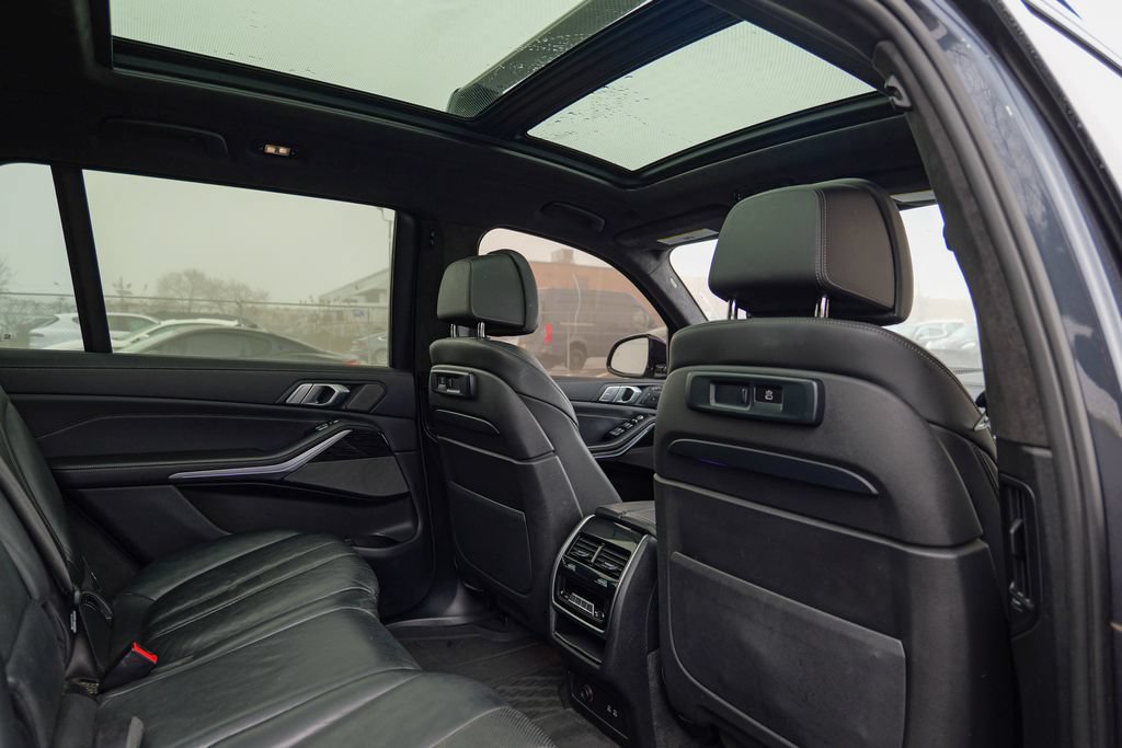 Used 2021 BMW X7 xDrive40i w/ M Sport Package AWD/4WD image 38