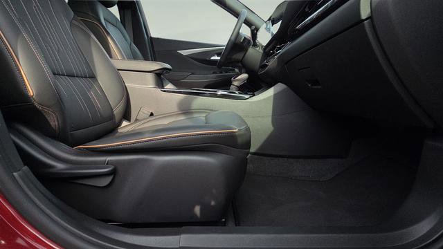 Used 2025 Buick Envista Avenir image 15