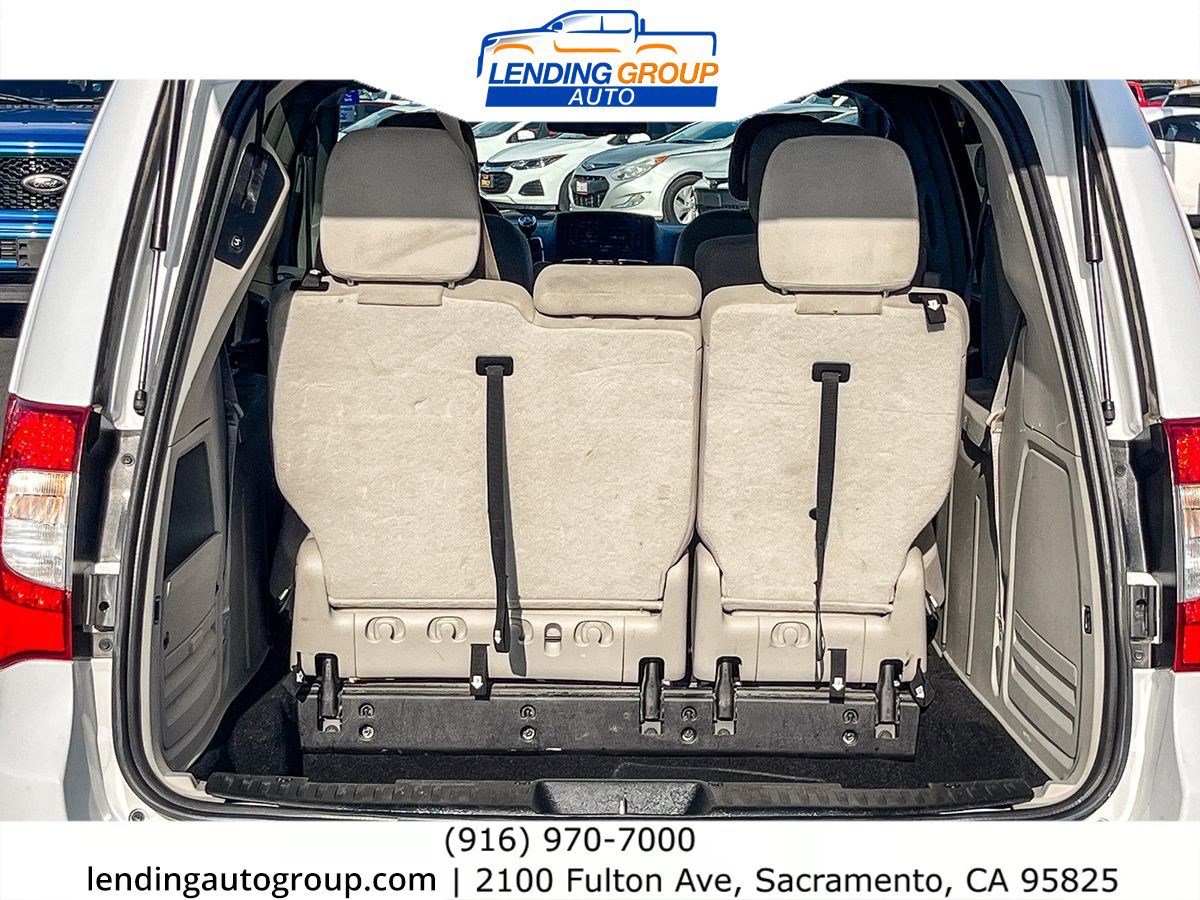 Used 2016 Chrysler Town & Country Touring image 24