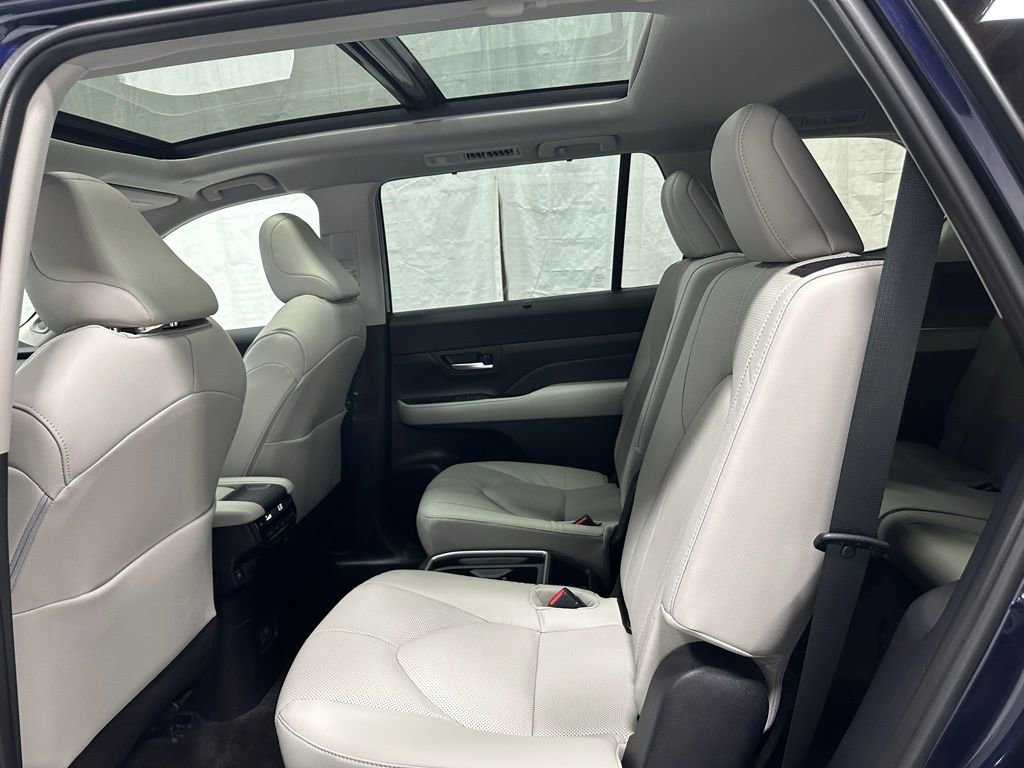 Used 2025 Toyota Grand Highlander AWD image 47
