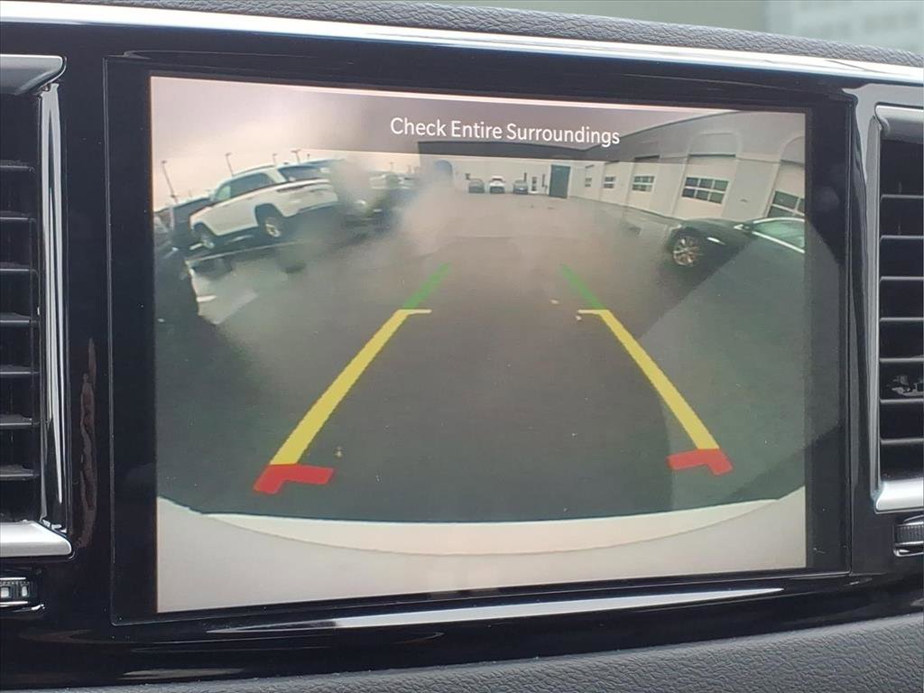 Used 2024 Chrysler Pacifica Touring-L image 20