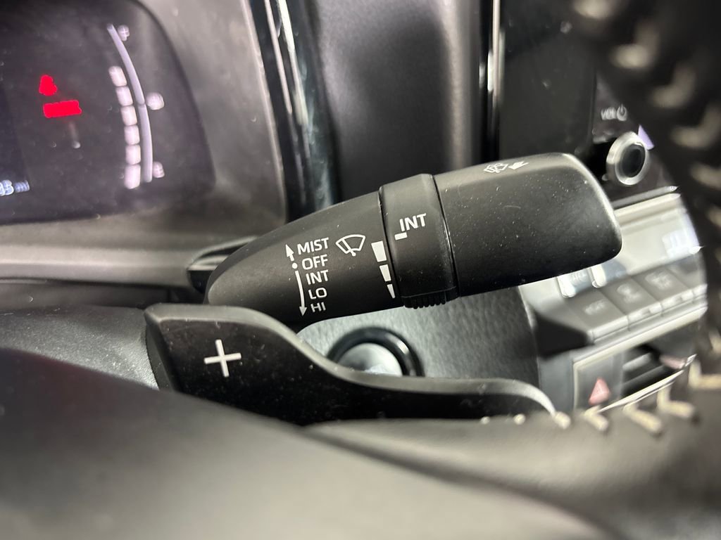 Used 2025 Toyota Camry SE w/ Convenience Package image 17