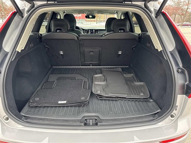 Used 2024 Volvo XC60 B5 Core image 5