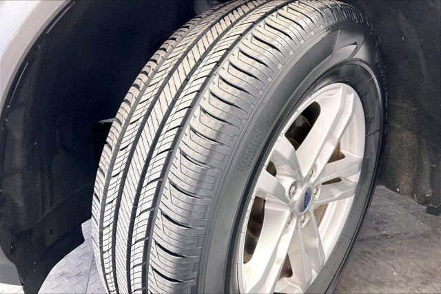 Used 2020 Ford Explorer XLT w/ Equipment Group 202A image 33