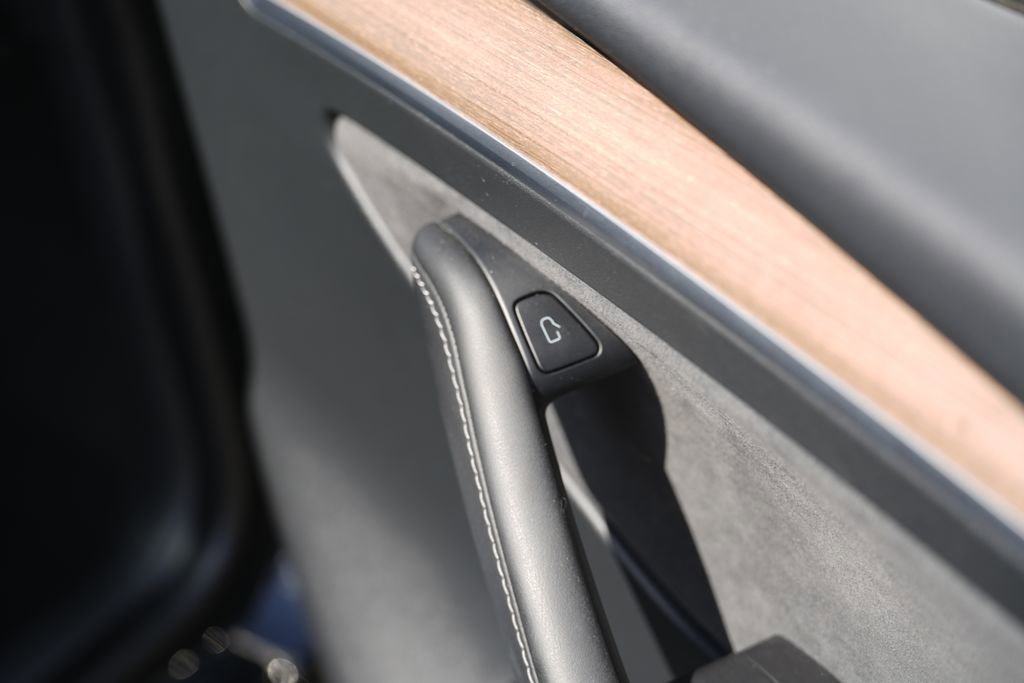 Used 2023 Tesla Model Y Long Range image 35