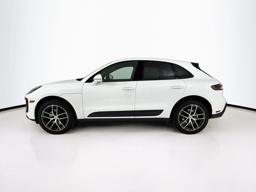 Certified 2025 Porsche Macan AWD/4WD image 2