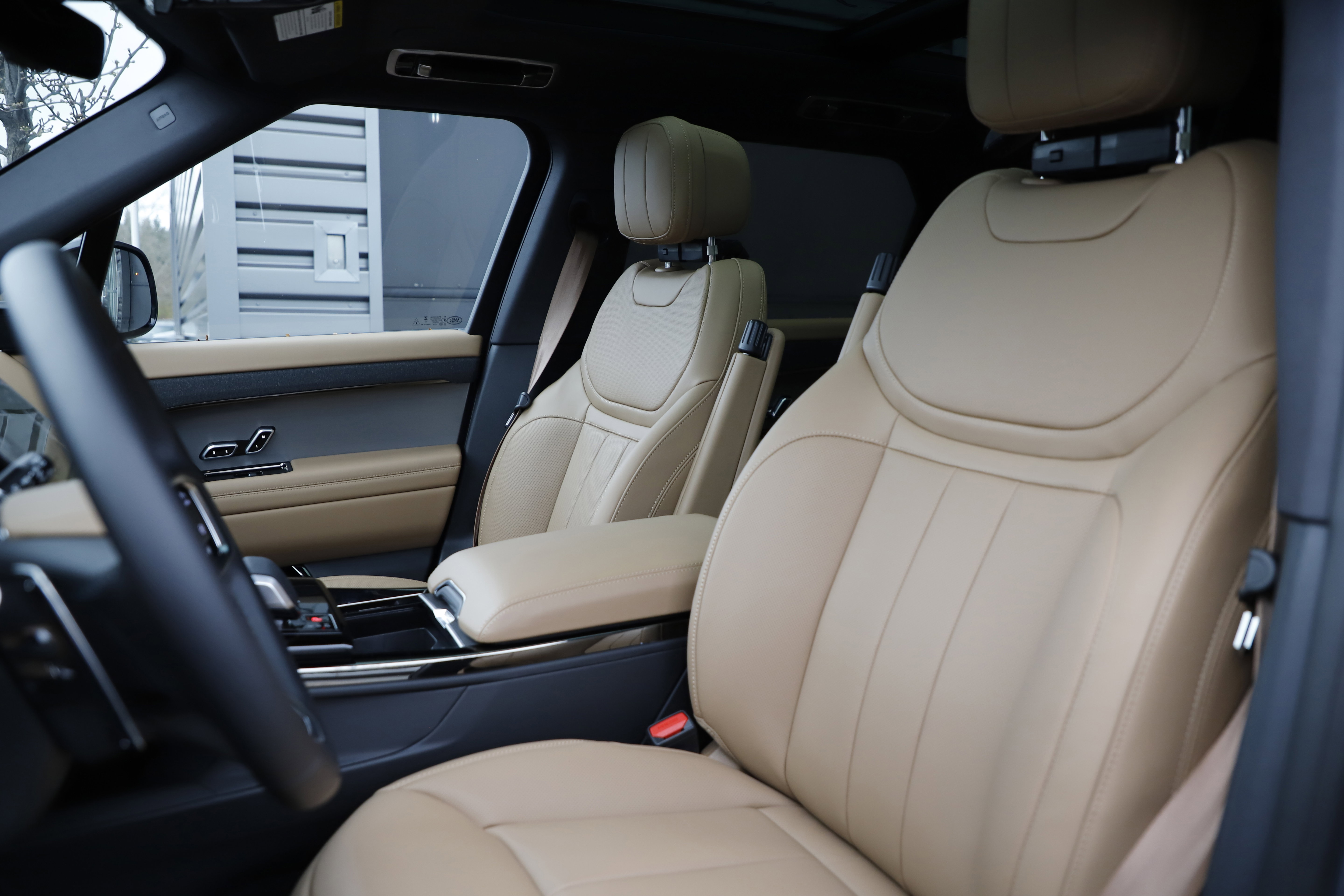 New 2025 Land Rover Range Rover Sport SE AWD/4WD image 19