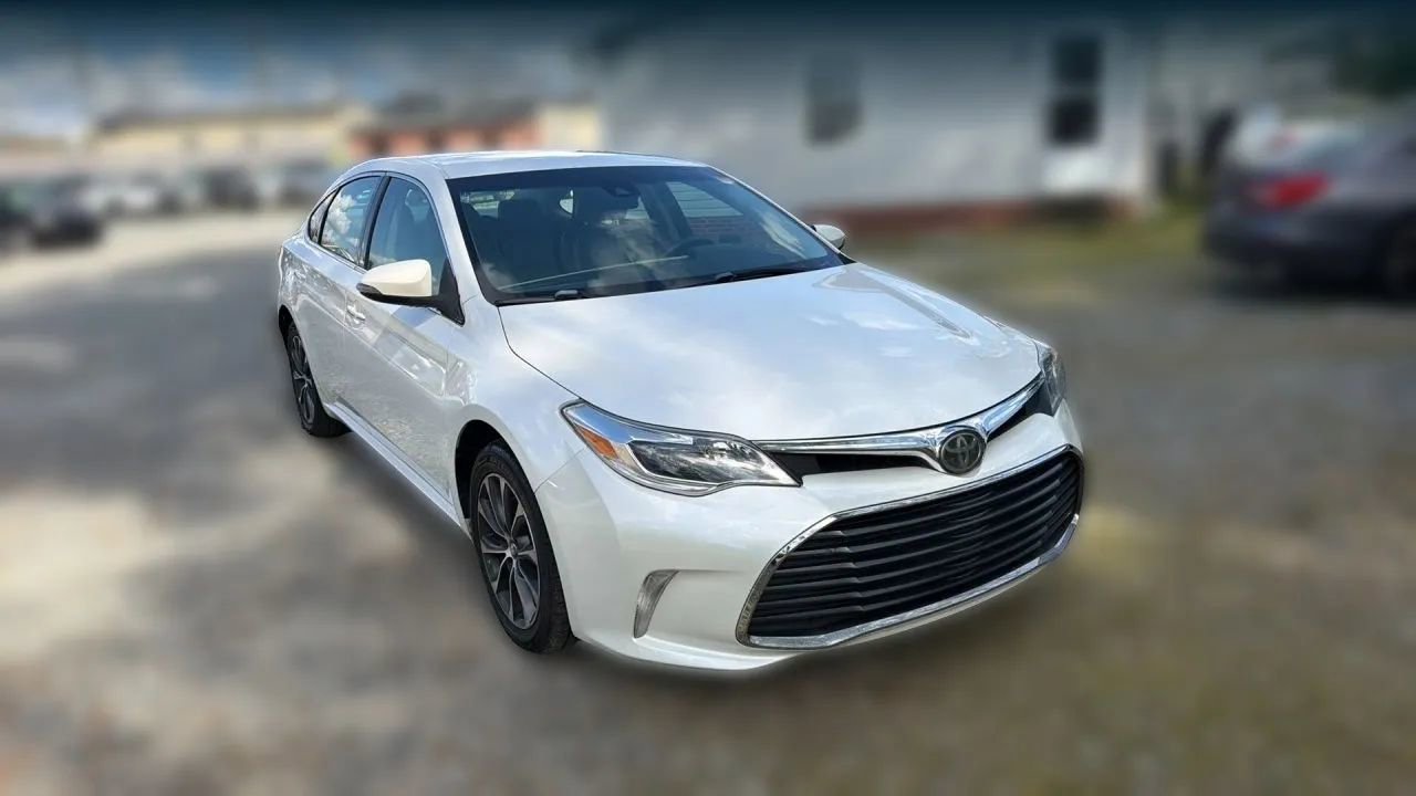 Used 2017 Toyota Avalon XLE FWD image 16