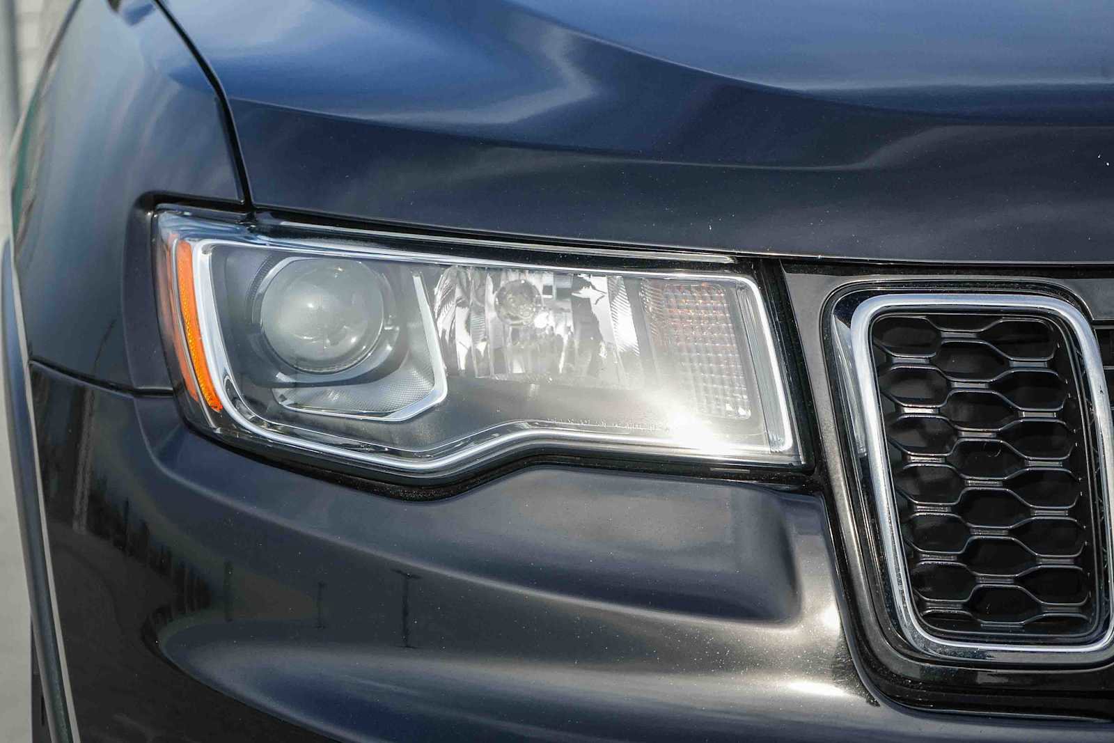 Used 2018 Jeep Grand Cherokee Limited image 4