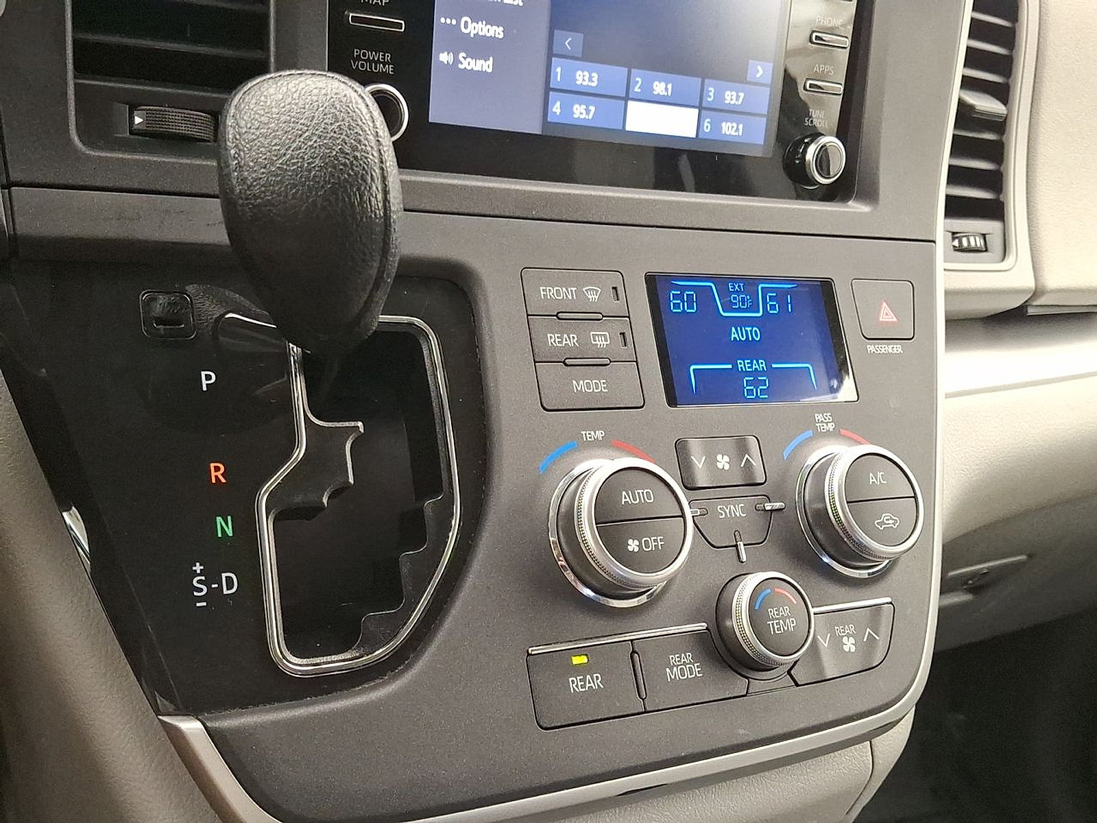 Used 2020 Toyota Sienna L FWD image 12