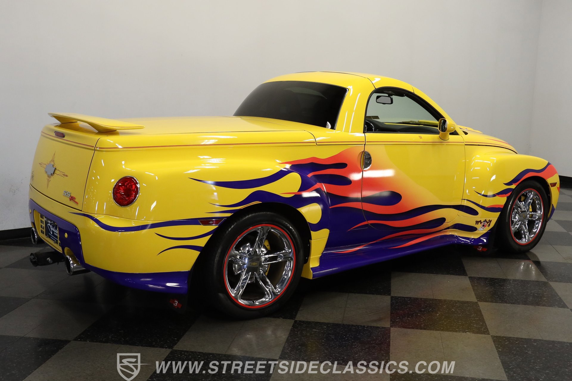 Used 2005 Chevrolet SSR w/ Preferred Equipment Group RWD image 11