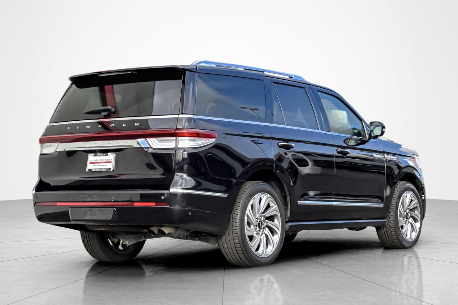 Used 2024 Lincoln Navigator Premiere image 5