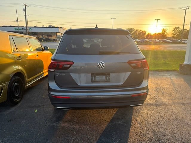 Used 2020 Volkswagen Tiguan SE w/ Panoramic Sunroof Package AWD/4WD image 9