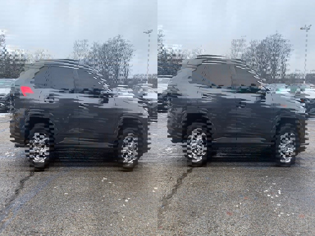 Used 2021 Toyota RAV4 XLE image 8