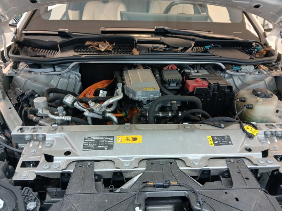 Used 2023 BMW iX xDrive50 w/ Sport Package image 23