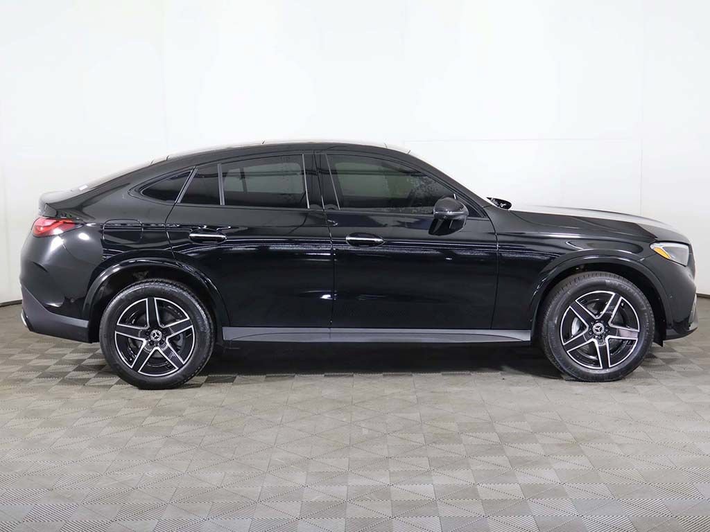 Used 2025 Mercedes-Benz GLC 300 4MATIC image 19