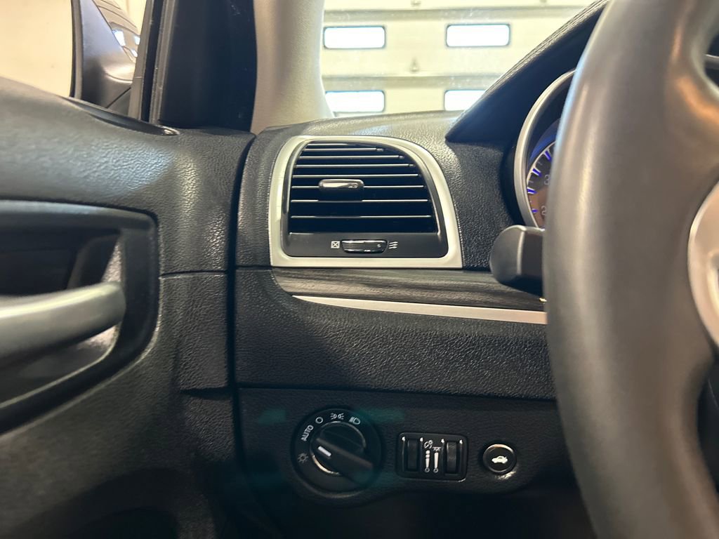 Used 2022 Chrysler 300 Touring w/ Sport Appearance Package image 18