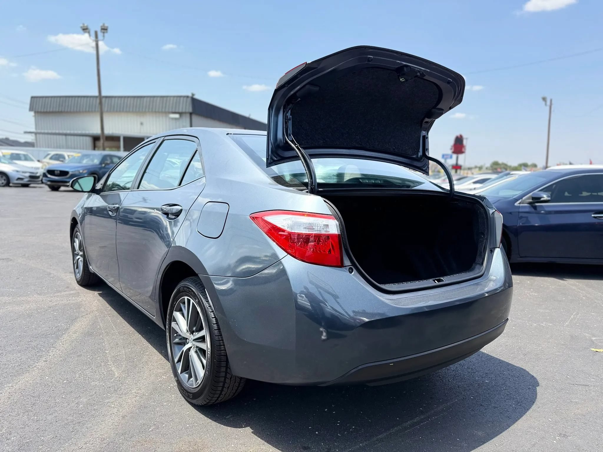 Used 2016 Toyota Corolla LE FWD image 40