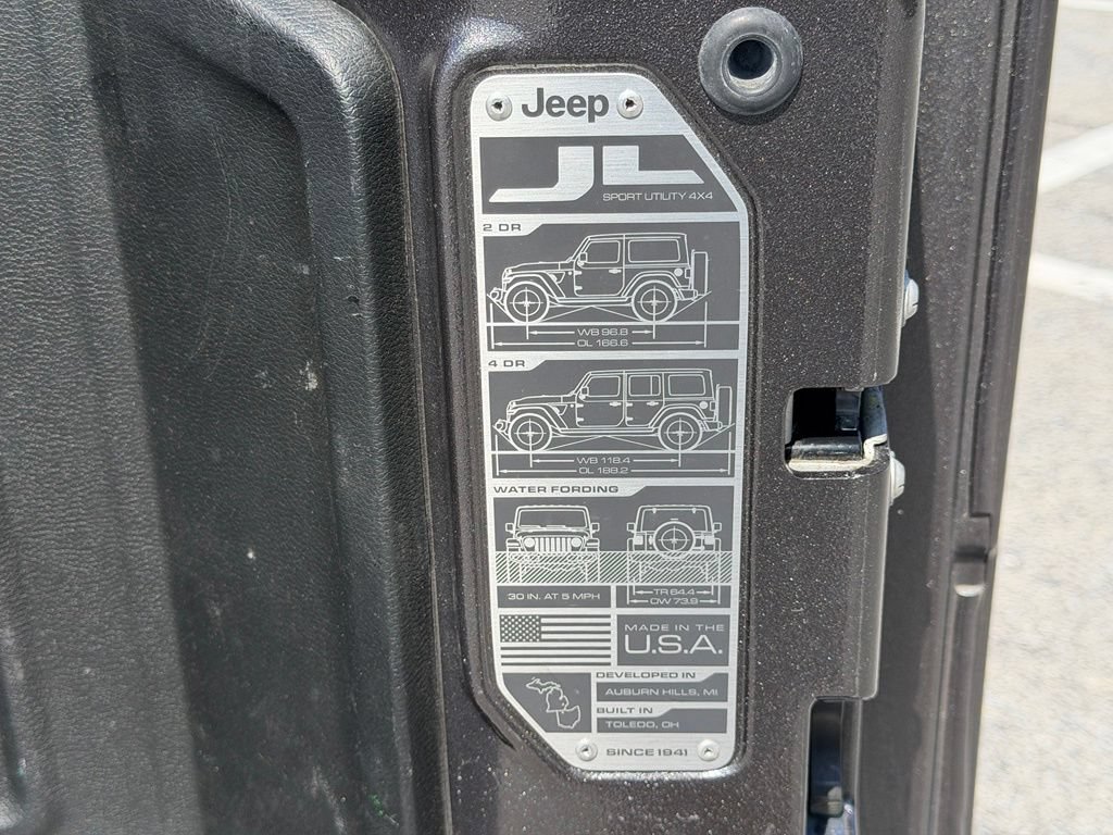 Used 2018 Jeep Wrangler Unlimited Sahara w/ Quick Order Package 24M Moab AWD/4WD image 8