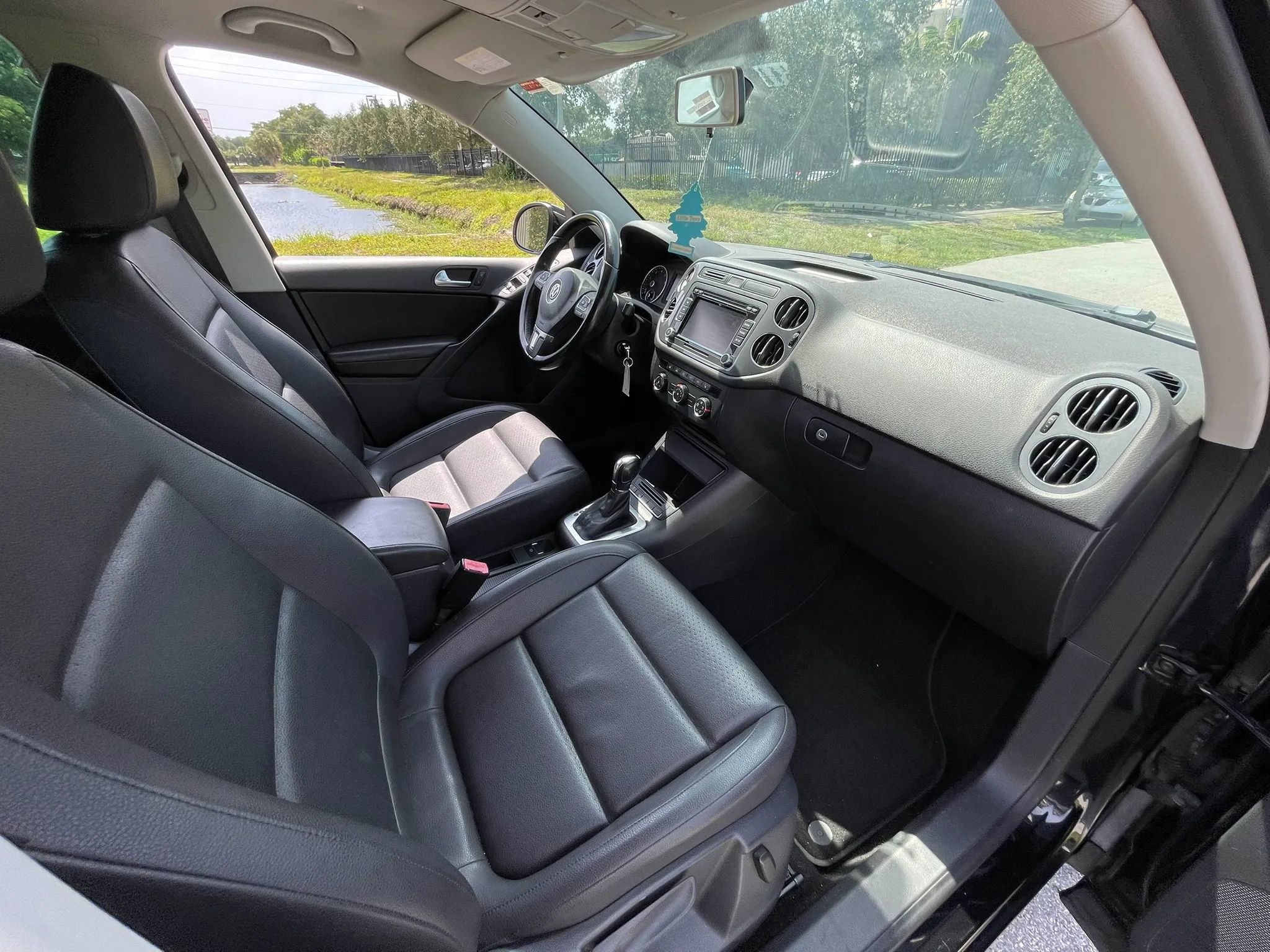 Used 2013 Volkswagen Tiguan SE FWD image 25
