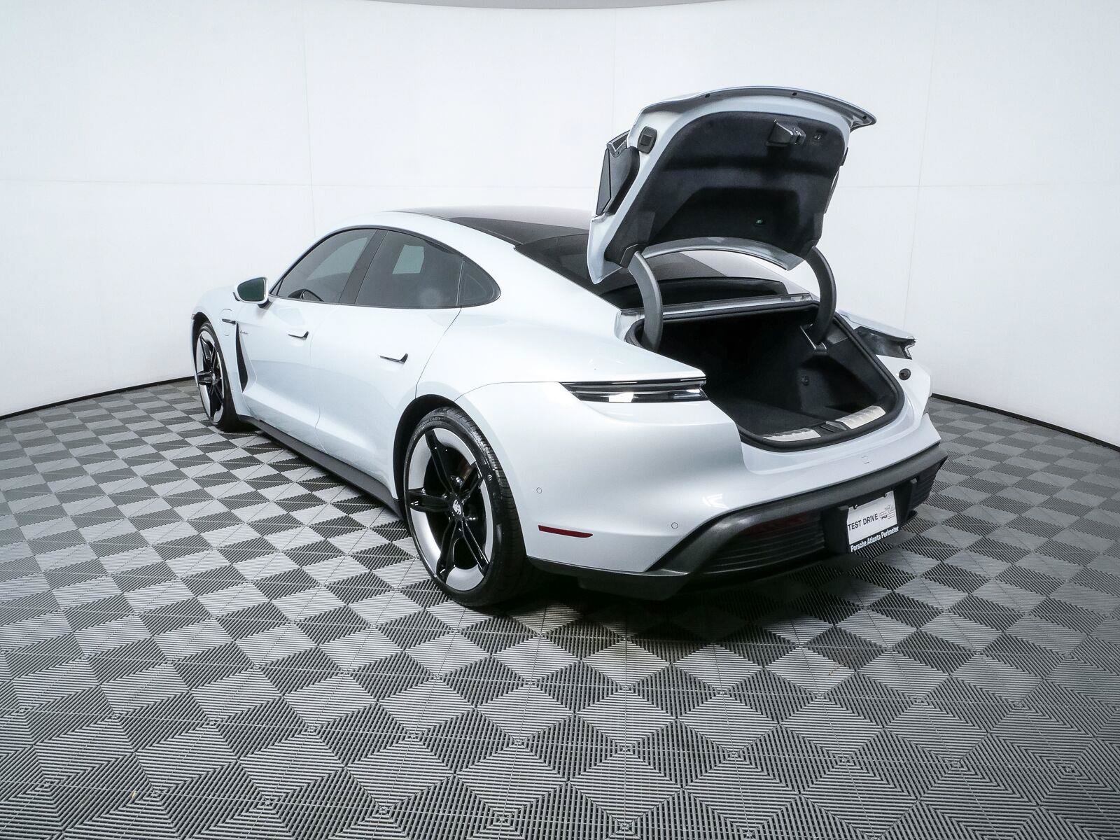 Certified 2025 Porsche Taycan AWD/4WD image 33