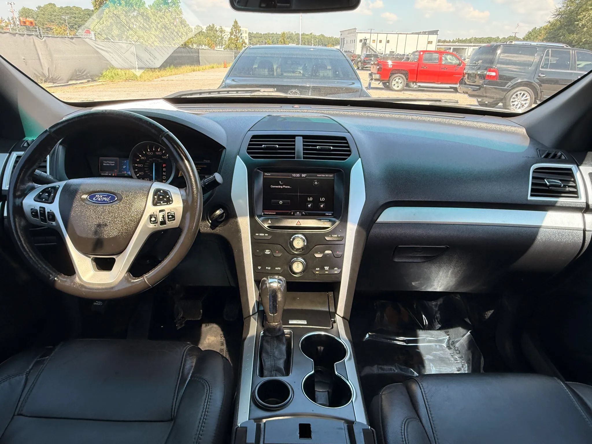 Used 2015 Ford Explorer XLT w/ Equipment Group 202B FWD image 3