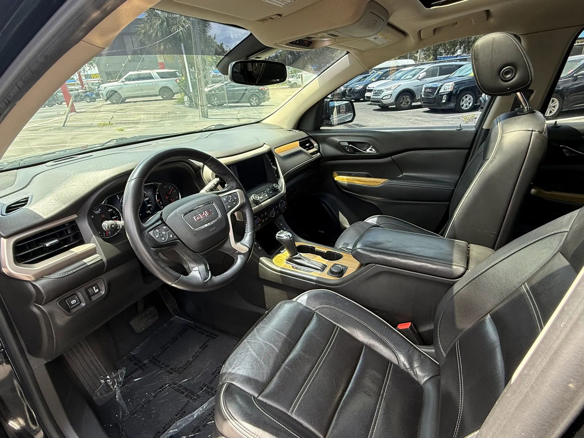 Used 2017 GMC Acadia Denali w/ Technology Package FWD image 14