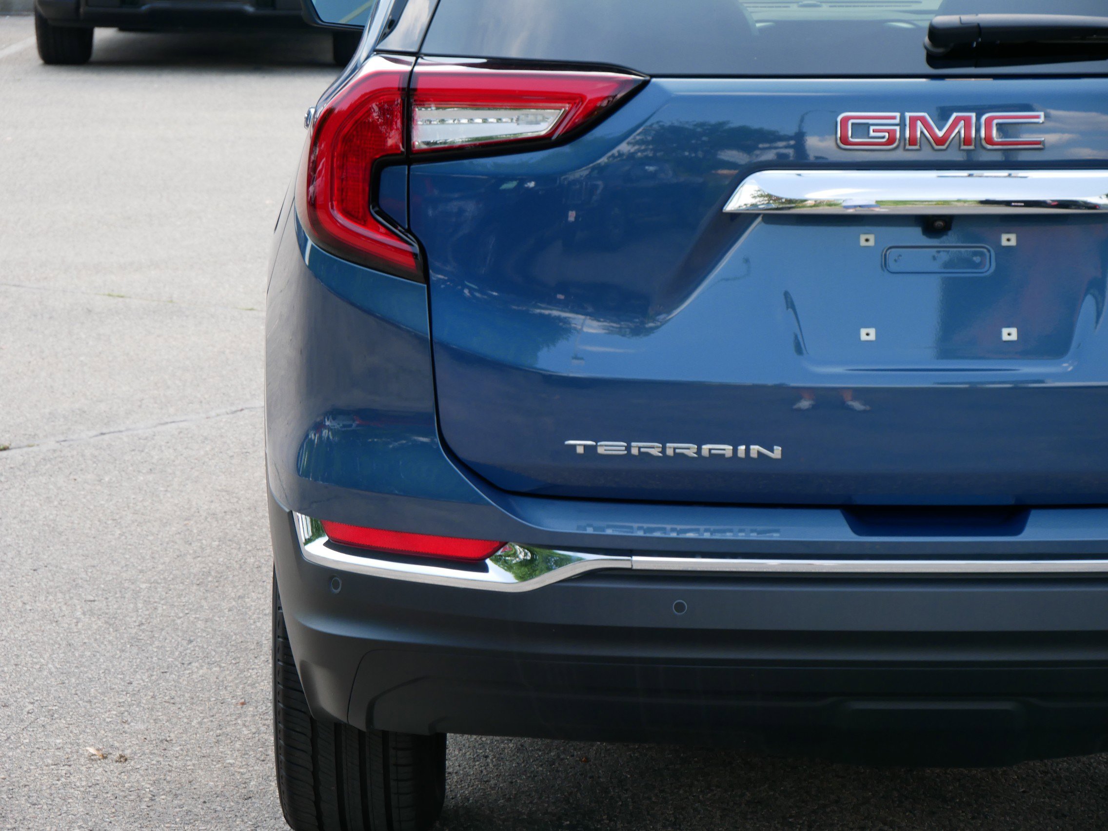 Used 2024 GMC Terrain SLT w/ Infotainment Package II image 8