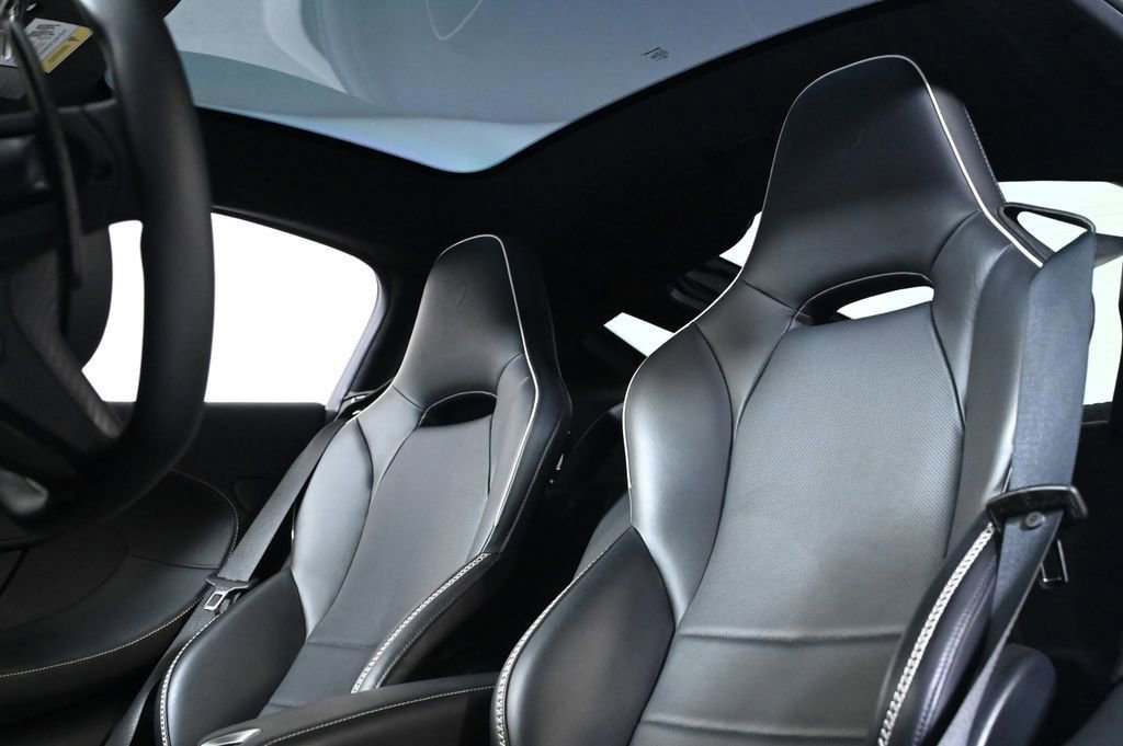 Used 2023 McLaren GT RWD image 17