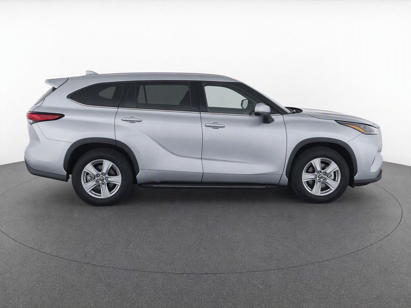 Used 2021 Toyota Highlander L FWD image 8
