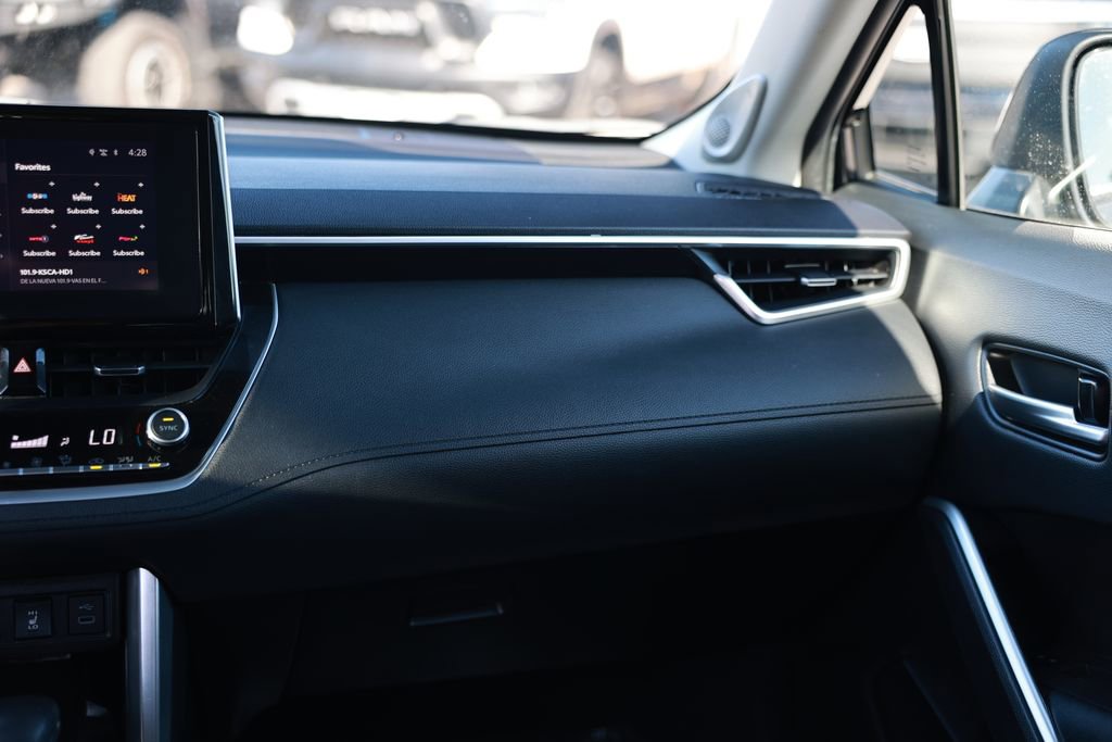 Used 2024 Toyota Corolla Cross XLE w/ Convenience Package image 27