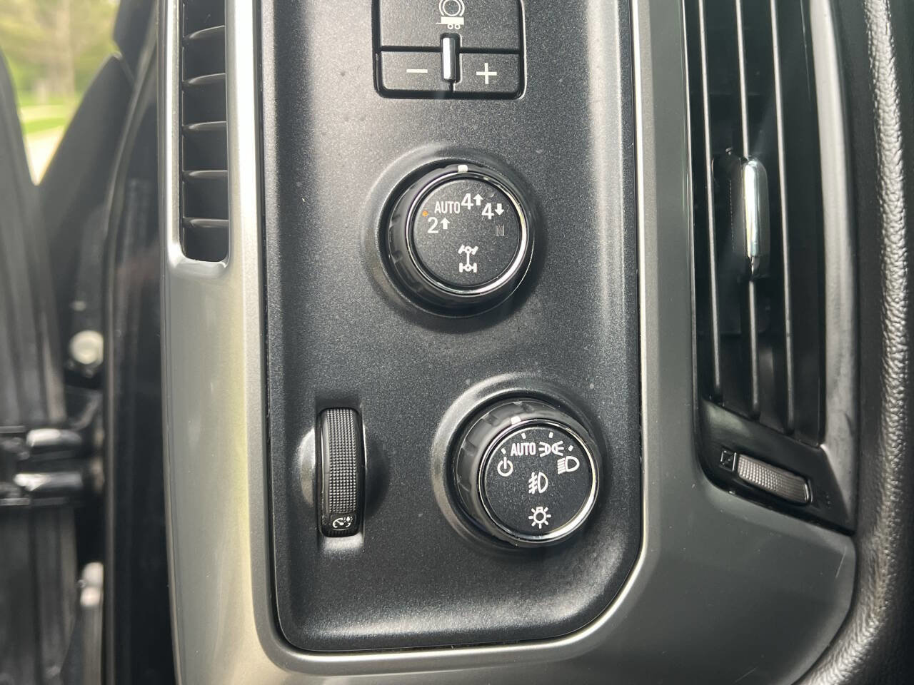 Used 2017 Chevrolet Silverado 1500 LT w/ All Star Edition AWD/4WD image 17