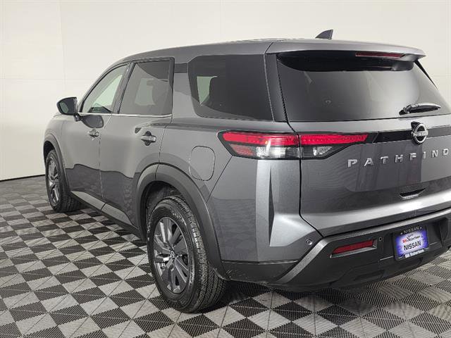 Used 2024 Nissan Pathfinder S AWD/4WD image 5